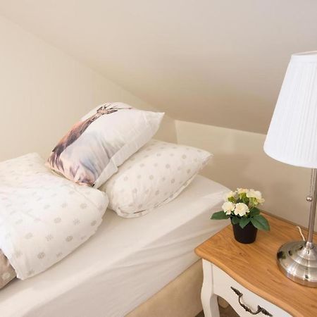 Guesthouse Grund Grindavik Bagian luar foto