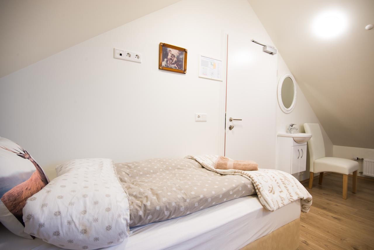 Guesthouse Grund Grindavik Bagian luar foto