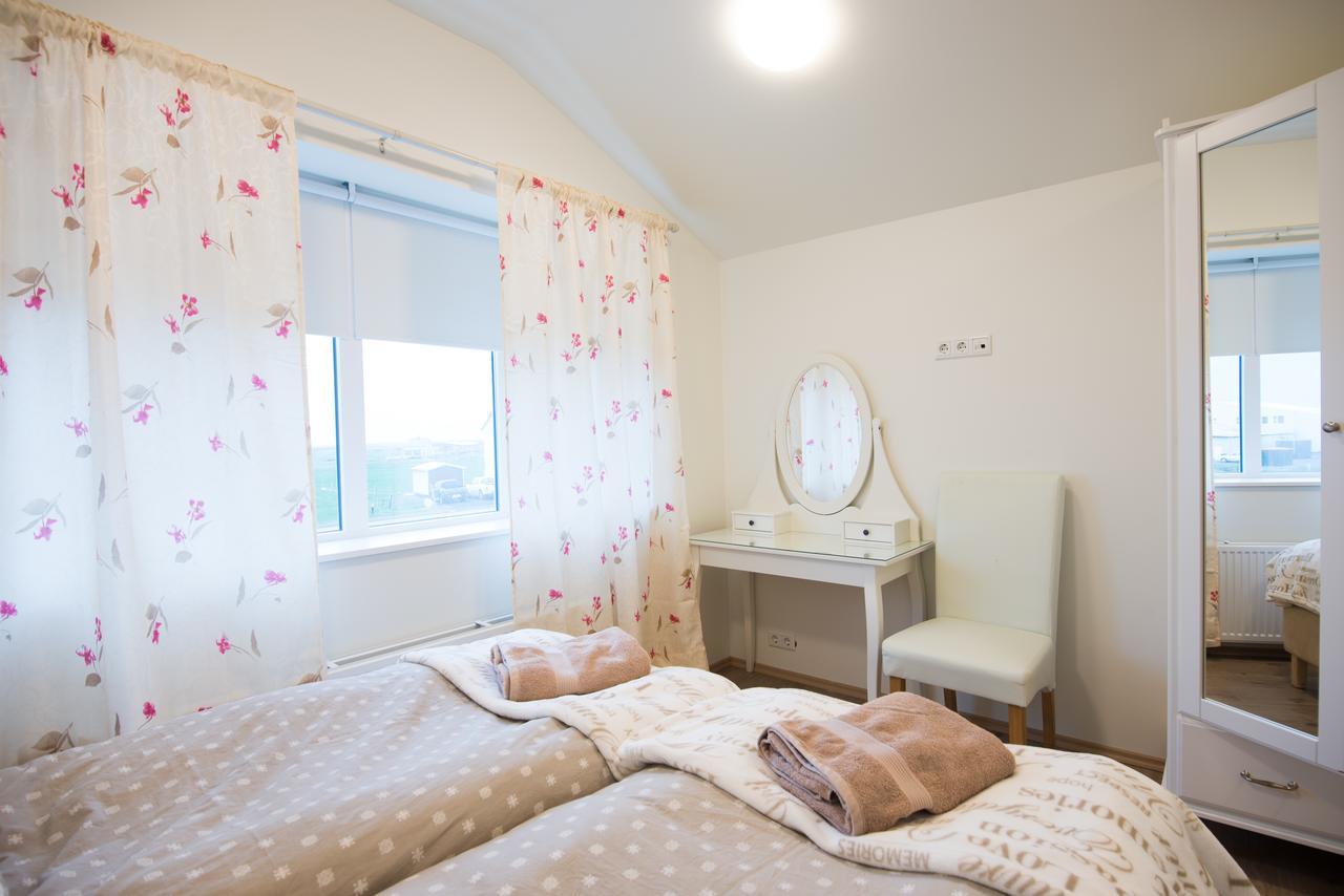 Guesthouse Grund Grindavik Bagian luar foto