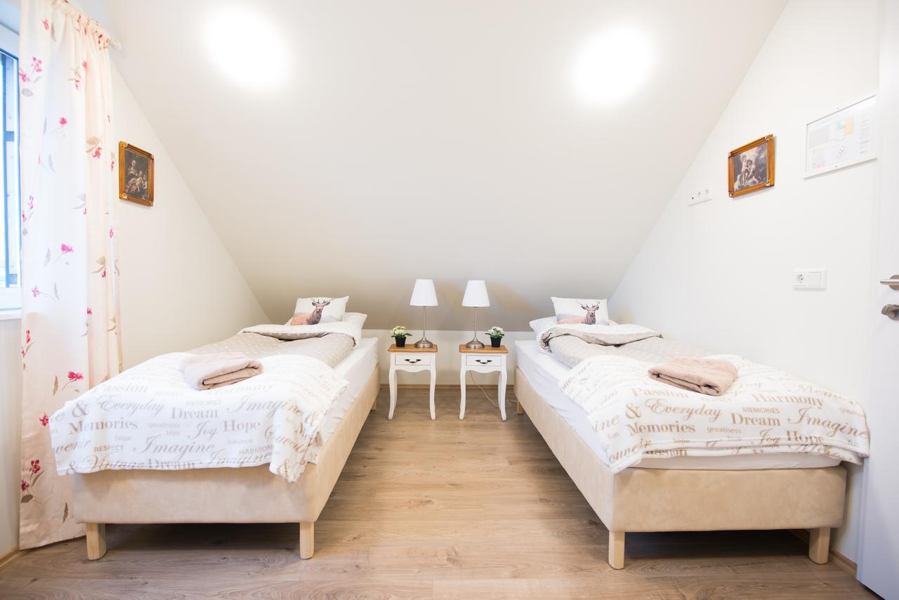 Guesthouse Grund Grindavik Bagian luar foto