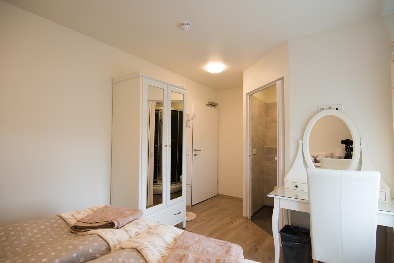 Guesthouse Grund Grindavik Bagian luar foto