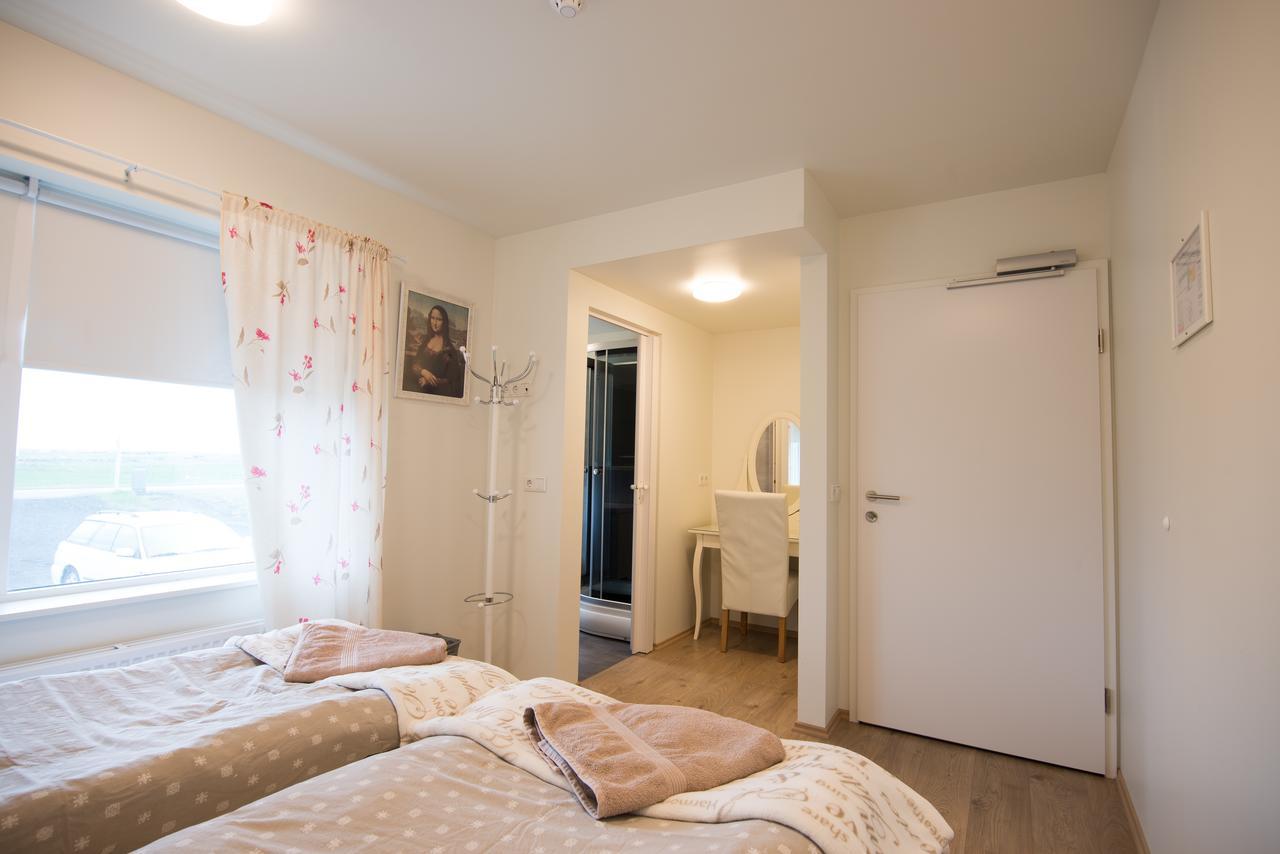 Guesthouse Grund Grindavik Bagian luar foto